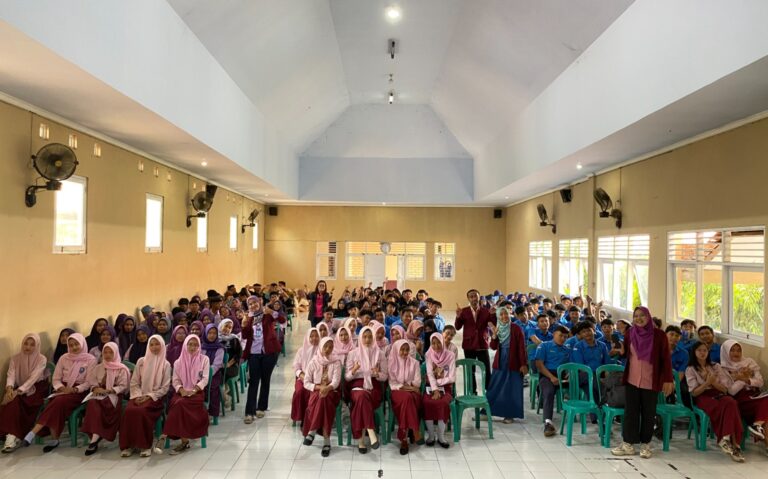 STIE WIDYA MANGGALA GOES TO SMK WIDYA PRAJA UNGARAN